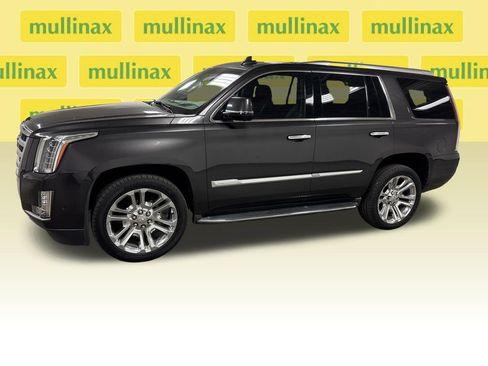 Used 2018 Cadillac Escalade Premium Luxury RWD image 9