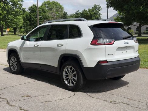 Used 2019 Jeep Cherokee Latitude Plus w/ Cold Weather Group AWD/4WD image 5