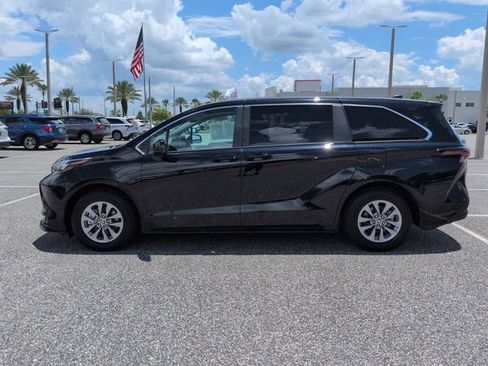 Certified 2026 Toyota Sienna LE FWD image 7