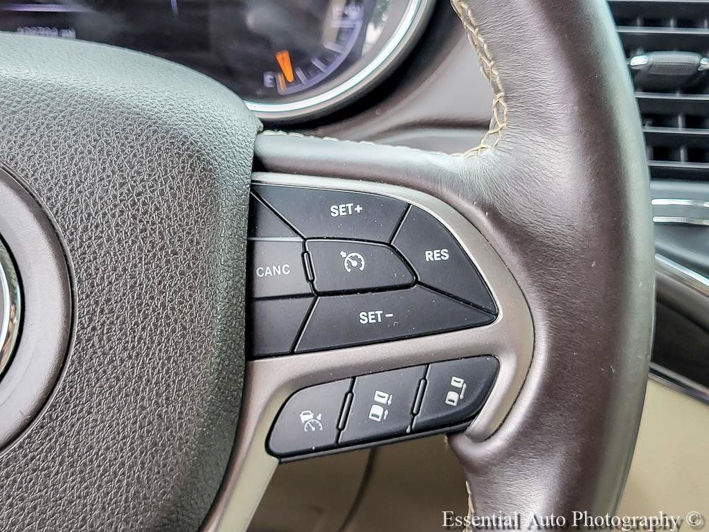 Used 2018 Jeep Grand Cherokee Overland AWD/4WD image 17