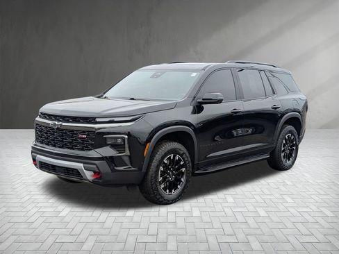 Used 2024 Chevrolet Traverse Z71 w/ Enhanced Driving Package image 3