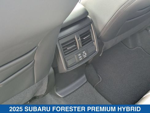 Used 2025 Subaru Forester Premium AWD/4WD image 31