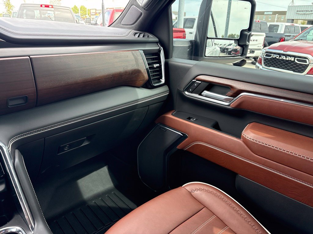 Used 2024 GMC Sierra 3500 Denali Ultimate AWD/4WD image 6