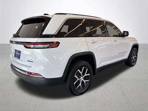 Used 2023 Jeep Grand Cherokee Limited w/ Trailer Tow Prep Group (B) AWD/4WD image 7