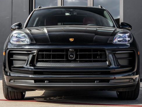 New 2026 Porsche Macan image 8