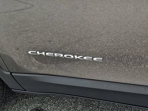 Used 2021 Jeep Cherokee Limited AWD/4WD image 31