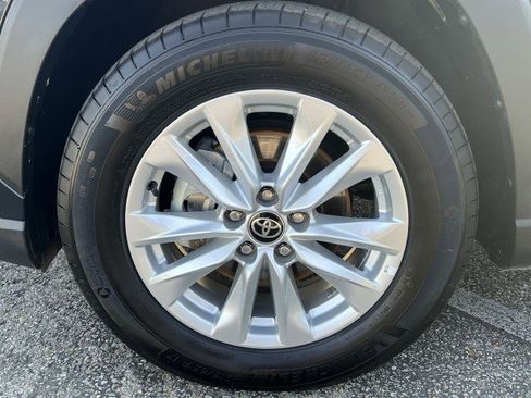 Used 2025 Toyota Corolla Cross LE image 32