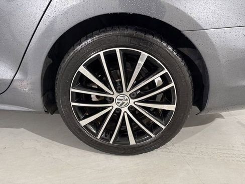 Used 2016 Volkswagen Jetta Sport image 9