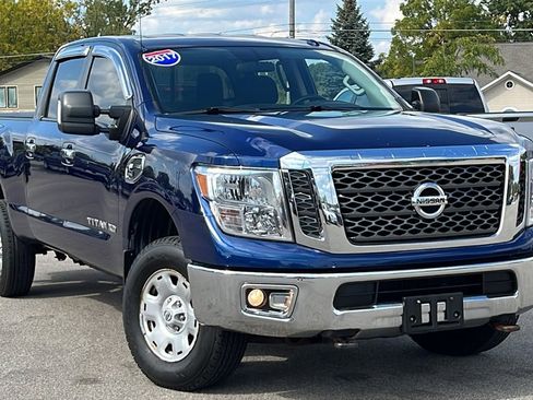 Used 2017 Nissan Titan SV image 2