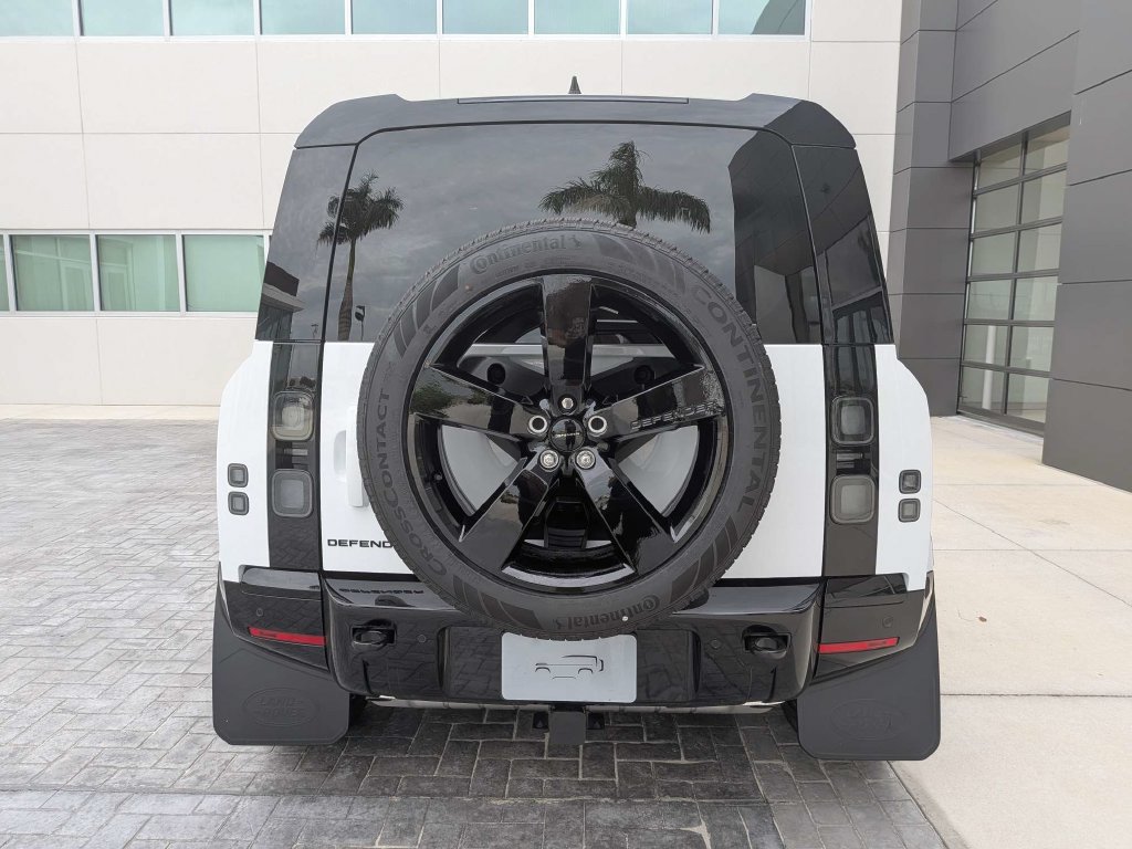 New 2026 Land Rover Defender 110 X-Dynamic SE AWD/4WD image 4