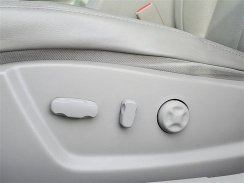 Used 2006 Cadillac DTS w/ Sun And Sound Package image 16