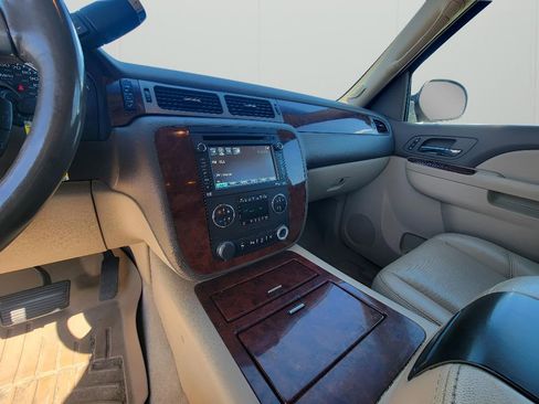 Used 2014 Chevrolet Suburban LTZ AWD/4WD image 21
