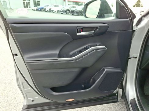 Certified 2021 Toyota Highlander XLE image 15