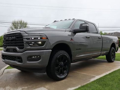 New 2026 RAM 3500 Laramie AWD/4WD image 11