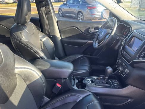 Used 2019 Jeep Cherokee Latitude Plus w/ Comfort/Convenience Group FWD image 31