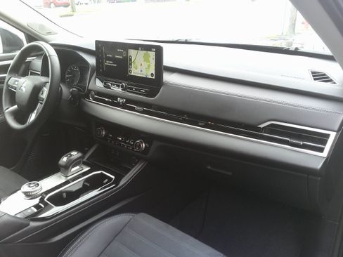 Used 2025 Mitsubishi Outlander SE AWD/4WD image 39