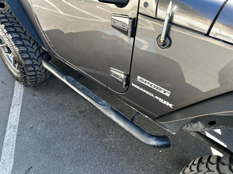 Used 2018 Jeep Wrangler Sport AWD/4WD image 9