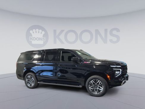 New 2026 Chevrolet Suburban Z71 w/ Z71 Off-Road Package AWD/4WD image 2