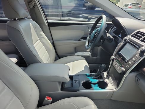 Used 2017 Toyota Camry XLE w/ Moonroof Package FWD image 10