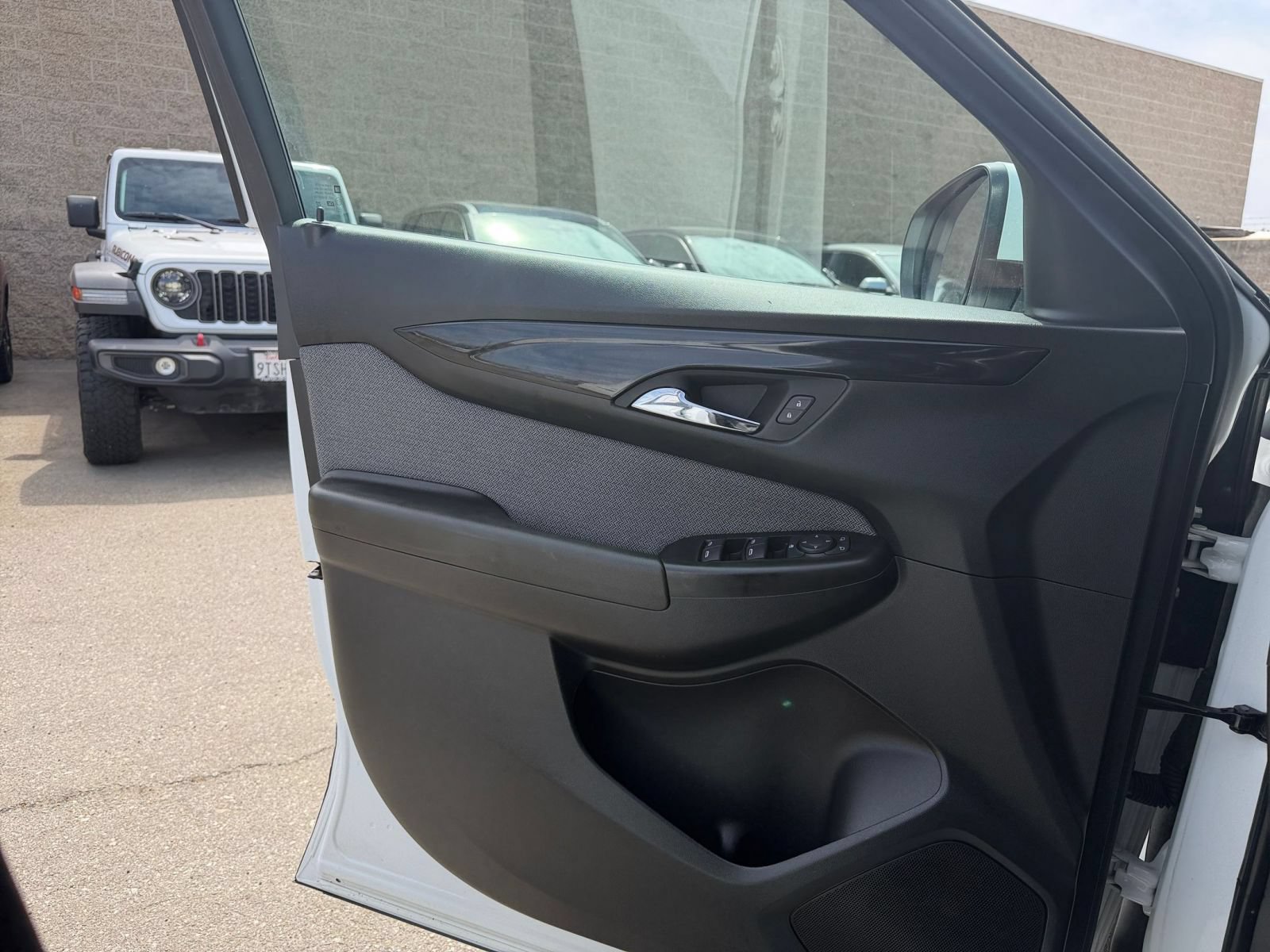 Used 2025 Chevrolet TrailBlazer LT FWD image 18