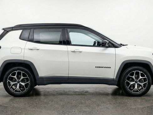 Used 2025 Jeep Compass Limited AWD/4WD image 11