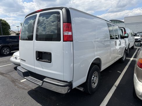 New 2026 Chevrolet Express 3500 Extended RWD image 7