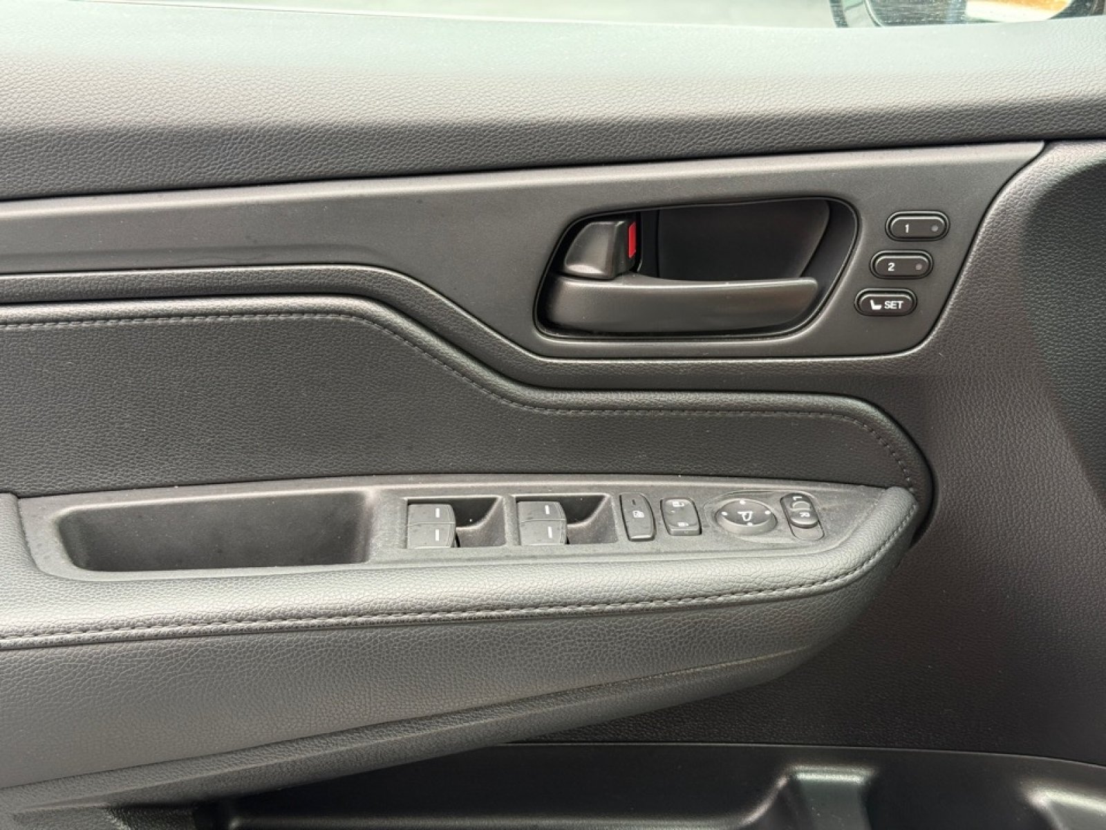 Used 2025 Honda Odyssey Sport-L image 38