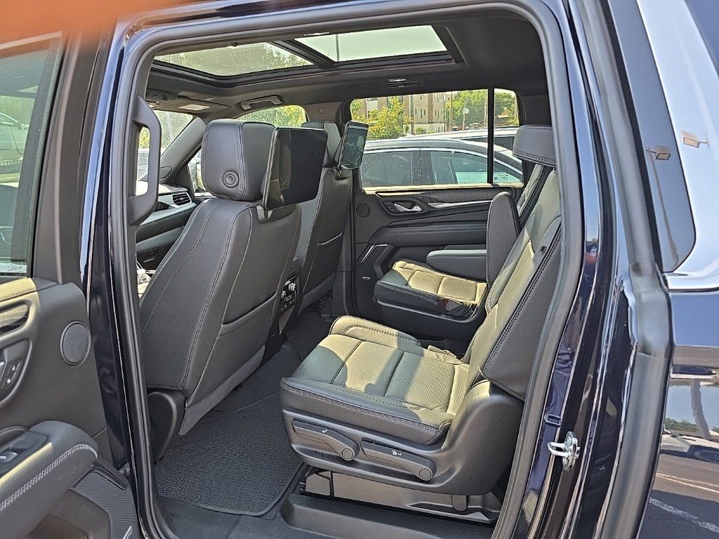 Used 2024 GMC Yukon XL Denali w/ Advanced Technology Package AWD/4WD image 7