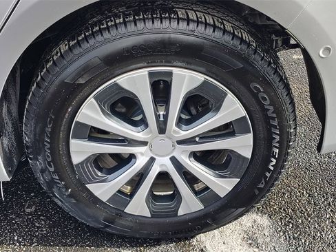 Used 2020 Toyota Prius XLE image 28