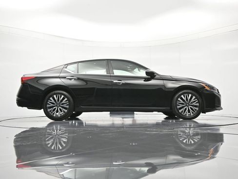 Used 2024 Nissan Altima 2.5 SV FWD image 38