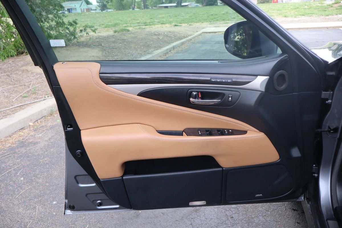 Used 2014 Lexus LS 460 AWD w/ Comfort Package image 23