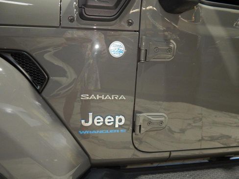 Used 2023 Jeep Wrangler Unlimited Sahara w/ Cold Weather Group image 14