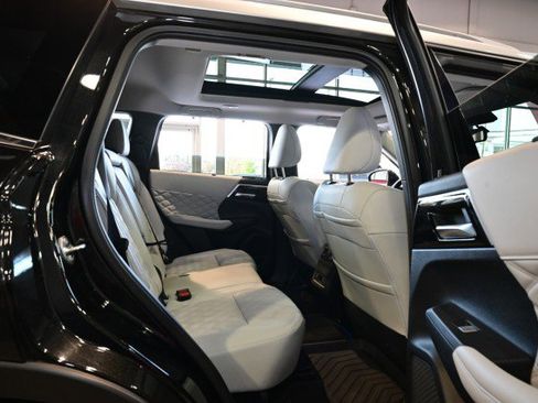 Used 2024 Mitsubishi Outlander SEL Black Edition image 27