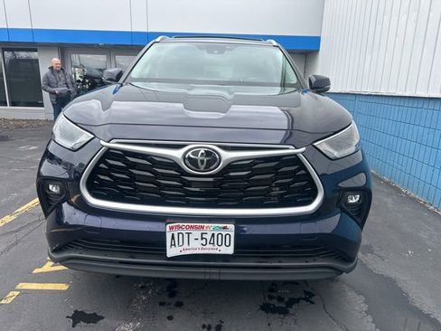 Used 2022 Toyota Highlander XLE image 8