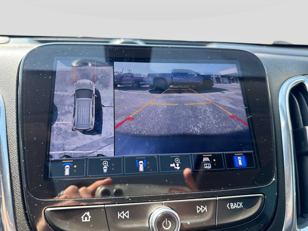 Used 2023 Chevrolet Equinox Premier AWD/4WD image 24