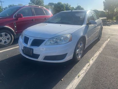 Used 2010 Pontiac G6 Sedan image 1