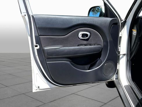 Used 2016 Kia Soul FWD image 21