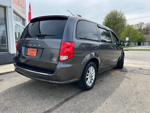 Used 2016 Dodge Grand Caravan SXT w/ Rear Park Assist Package FWD image 4