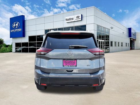 Used 2024 Nissan Rogue SV w/ SV Premium Package FWD image 6