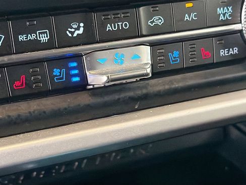 Used 2023 Ford Expedition XLT AWD/4WD image 23