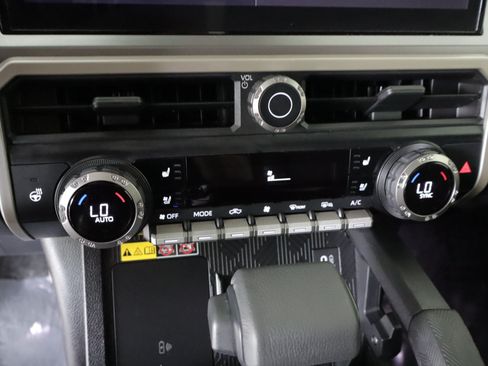 Used 2024 Toyota Tacoma TRD Off-Road w/ TRD Off Road Premium Package AWD/4WD image 17