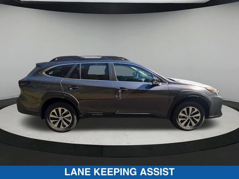 Certified 2025 Subaru Outback Premium AWD/4WD image 2