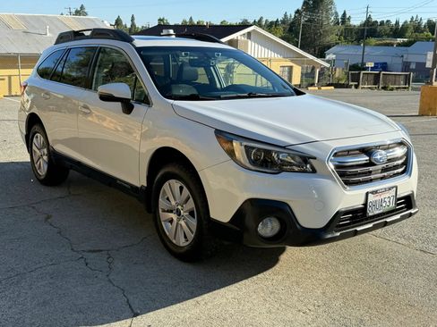 Used 2019 Subaru Outback 2.5i Premium w/ Popular Package #2 AWD/4WD image 10