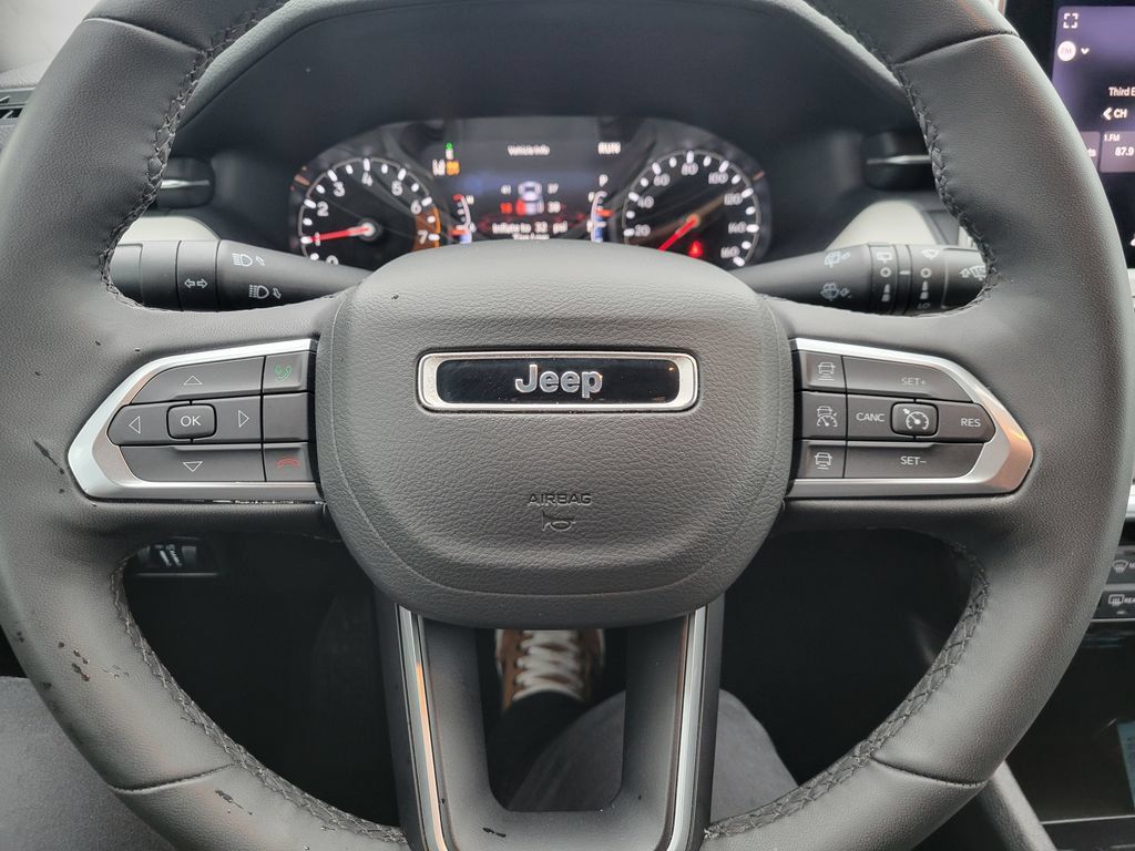 Used 2025 Jeep Compass Limited AWD/4WD image 30