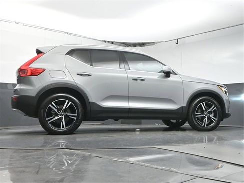 Used 2025 Volvo XC40 B5 Core image 40