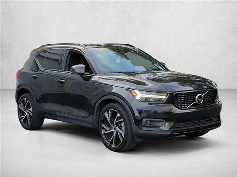 Used 2022 Volvo XC40 T5 R-Design w/ Advanced Package AWD/4WD image 3
