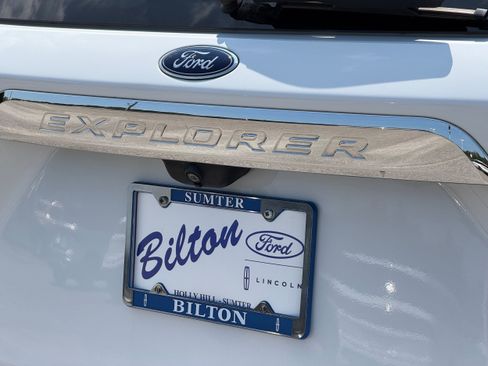 Used 2020 Ford Explorer XLT w/ Equipment Group 202A AWD/4WD image 32