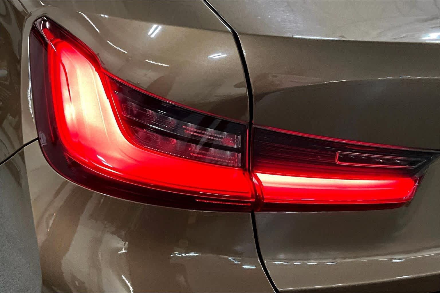 Used 2019 BMW 330i xDrive Sedan w/ Premium Package AWD/4WD image 31