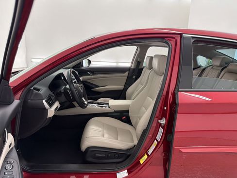 Used 2021 Honda Accord Touring image 5