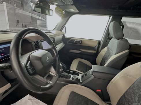 Used 2023 Ford Bronco Wildtrak image 8